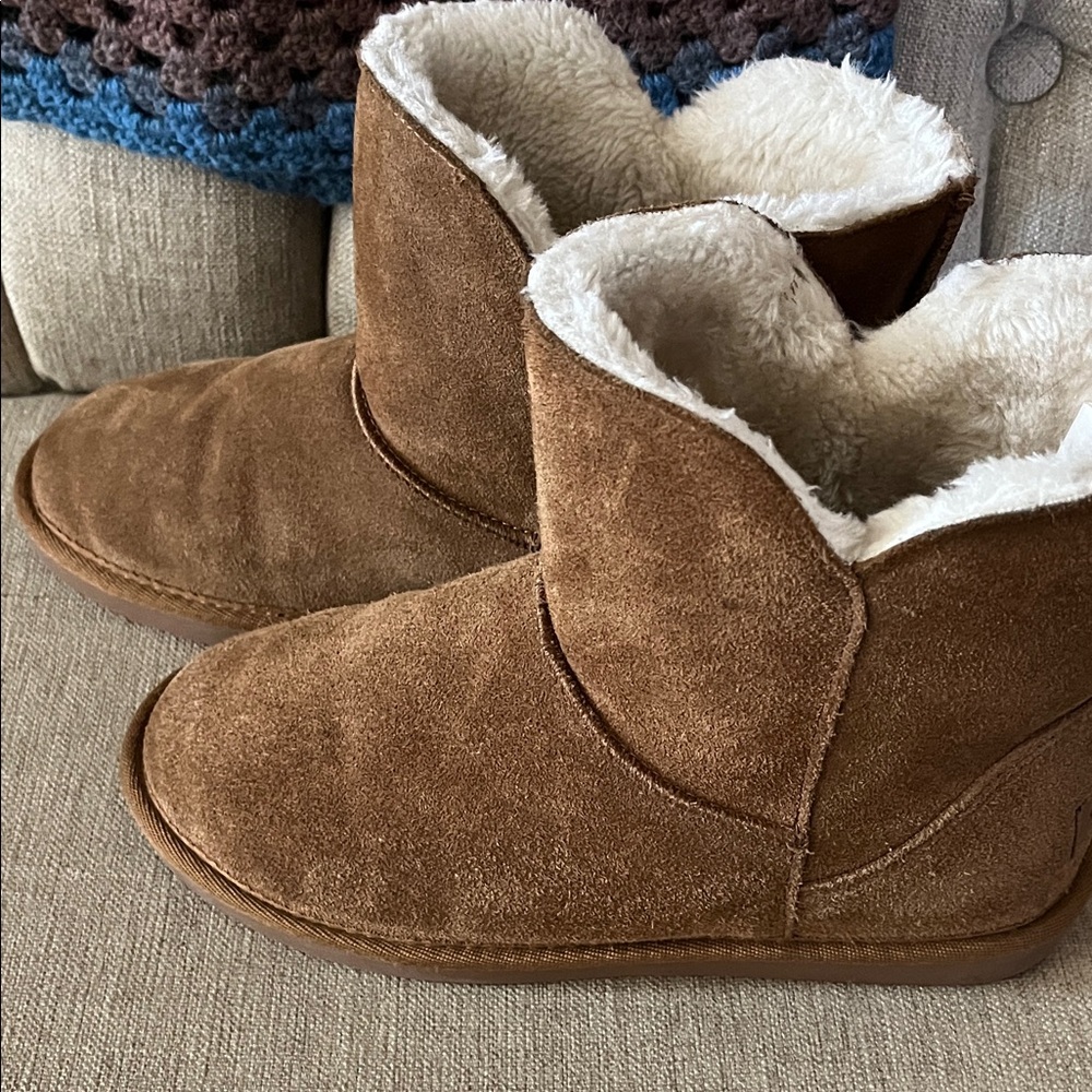 Minnetonka Brown Suede Boots with Cream Soft Lining - Pre-loved ❤️
